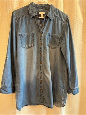 Chico's Blue Ombré Denim Shirt with 2 pockets, tab sleeves, size 1 EUC, like new